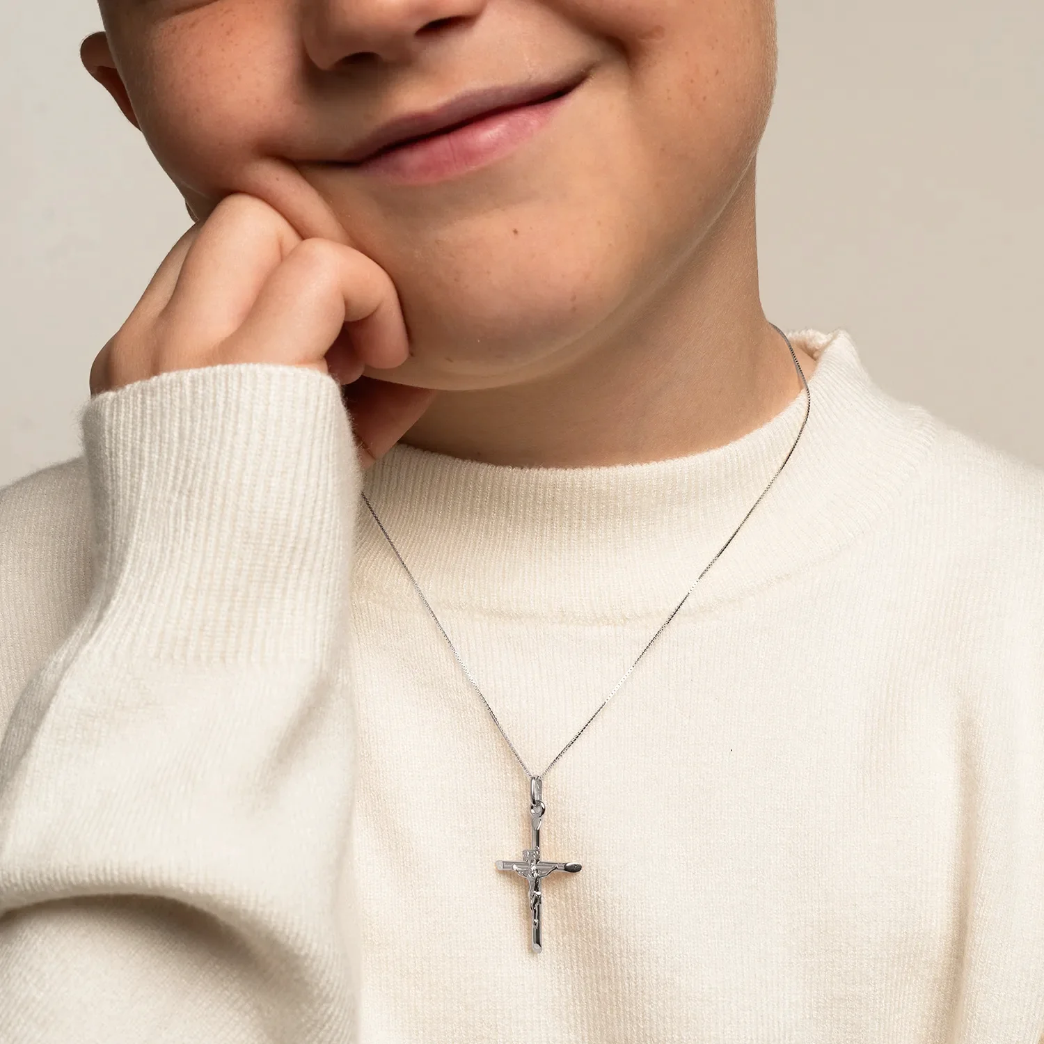 CLASSIC CRUCIFIX PENDANT - SILVER - Image 3