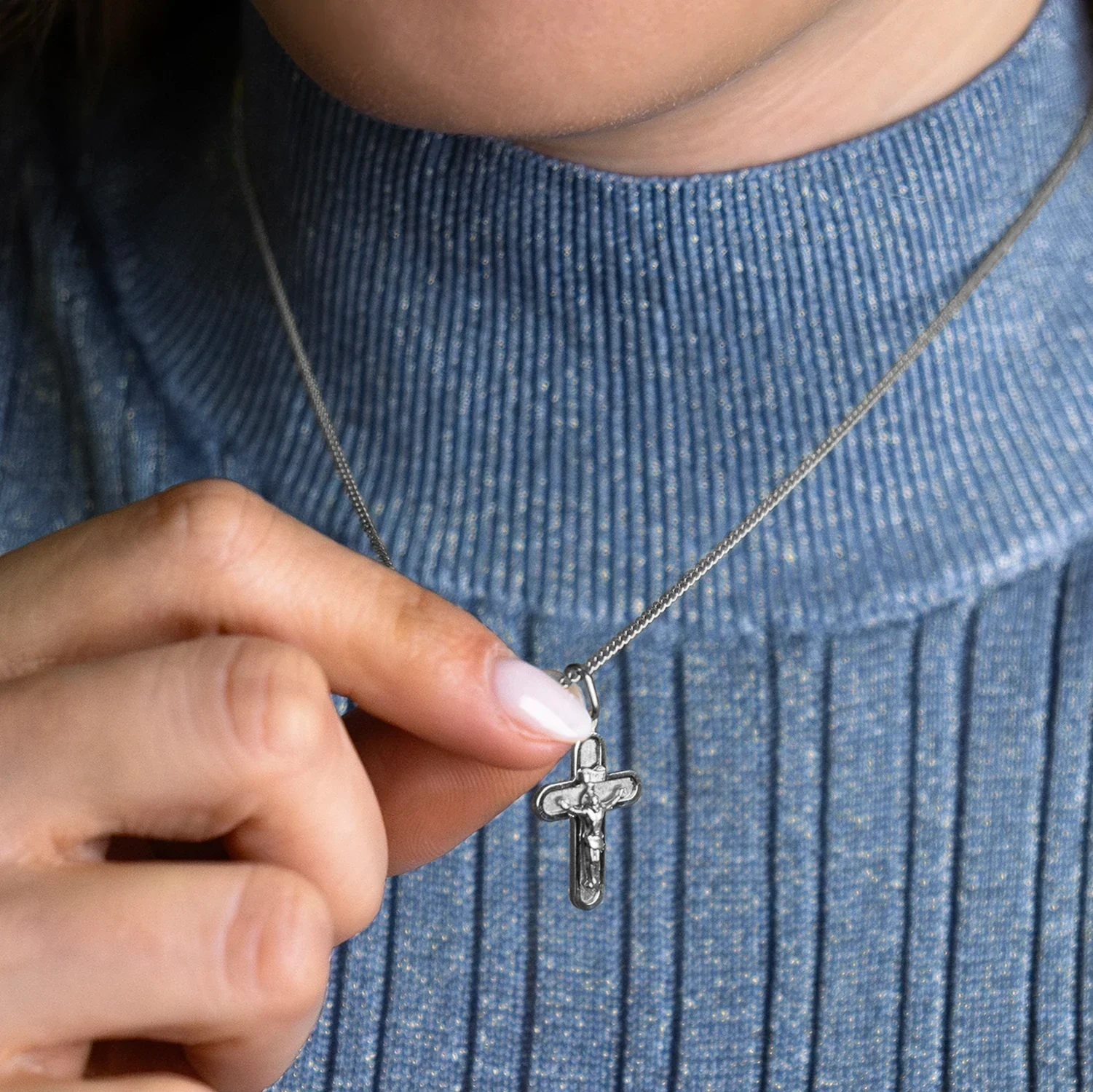 CRUCIFIX PENDANT - SILVER - Image 2