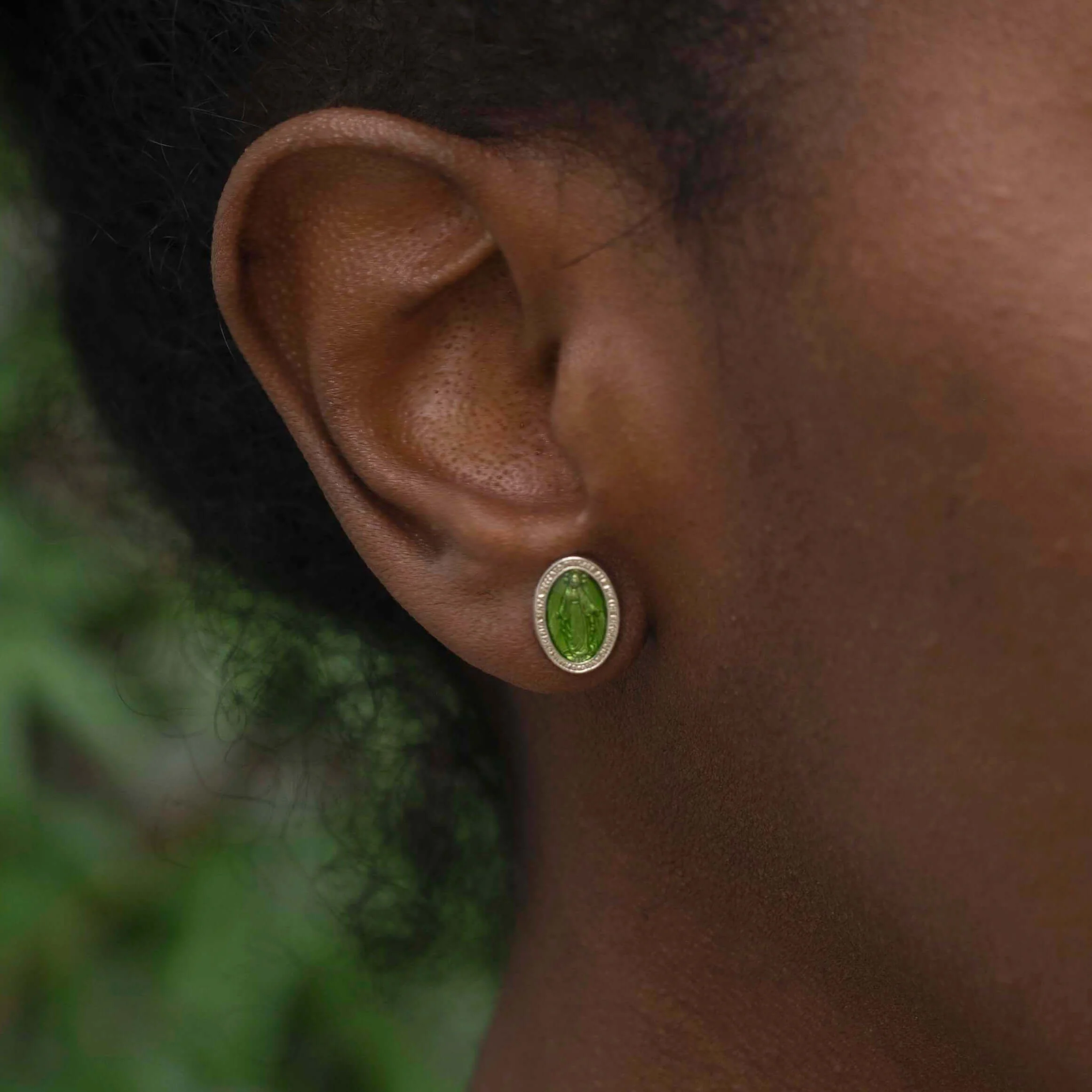 GREEN MIRACULOUS MEDAL - STUD EARRINGS - SILVER - Image 2