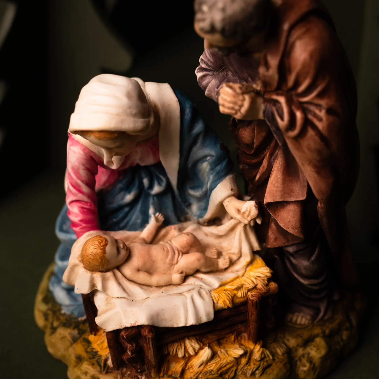 HOLY FAMILY - NATIVITY SCENE - RESIN - Image 3