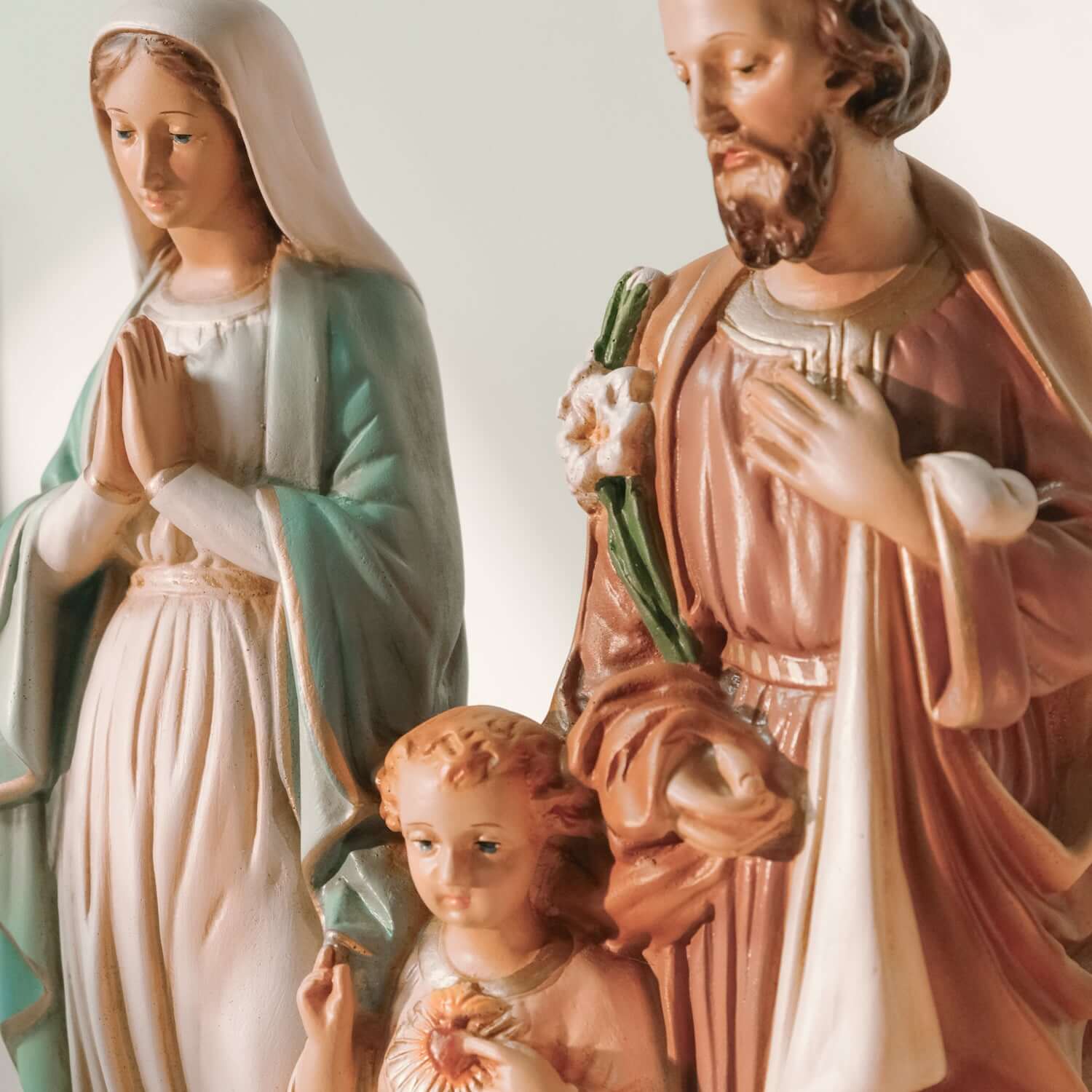 HOLY FAMILY STATUE - RESIN - Image 3