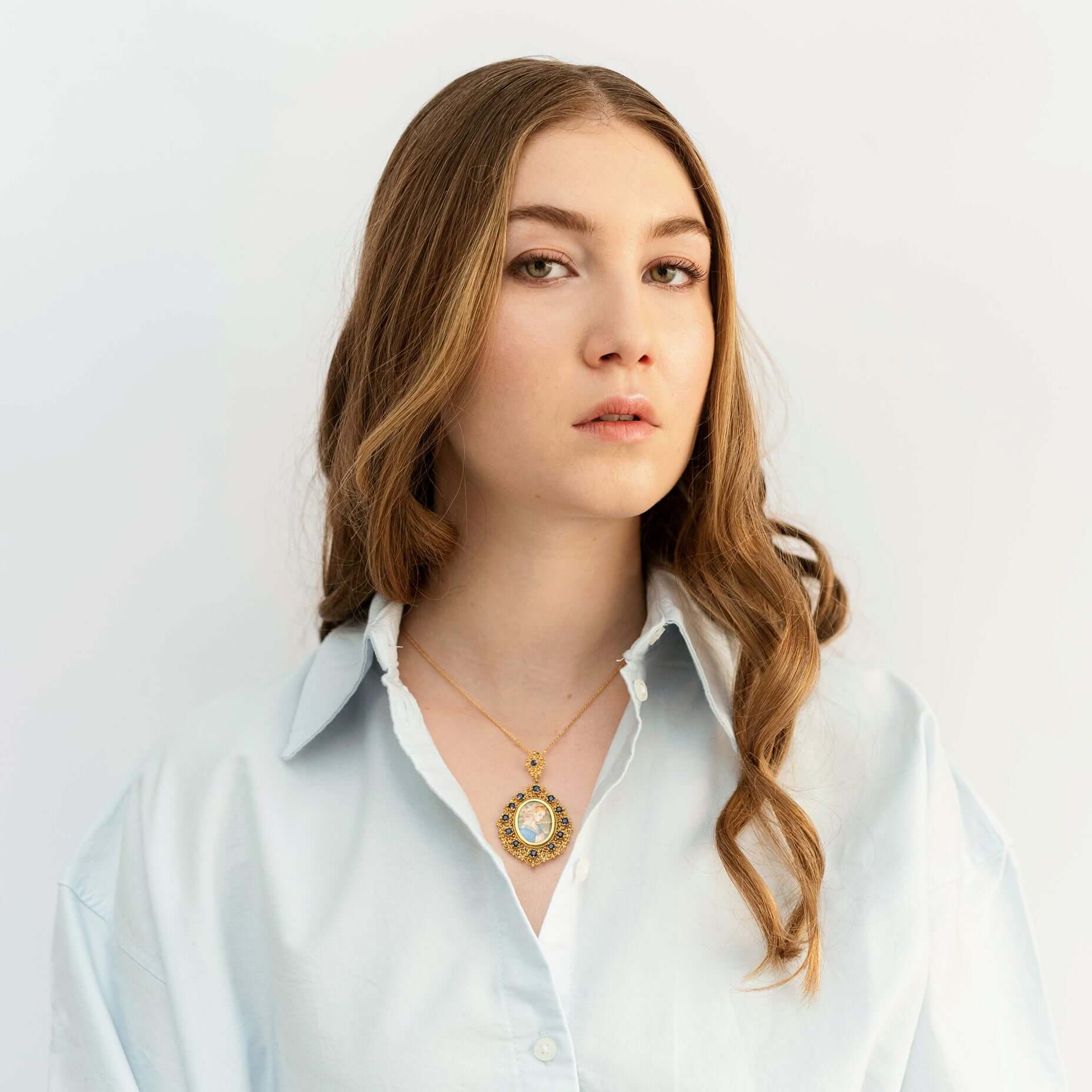 MADONNA OF LIPPI NECKLACE - GOLD AND SAPPHIRES - Image 2