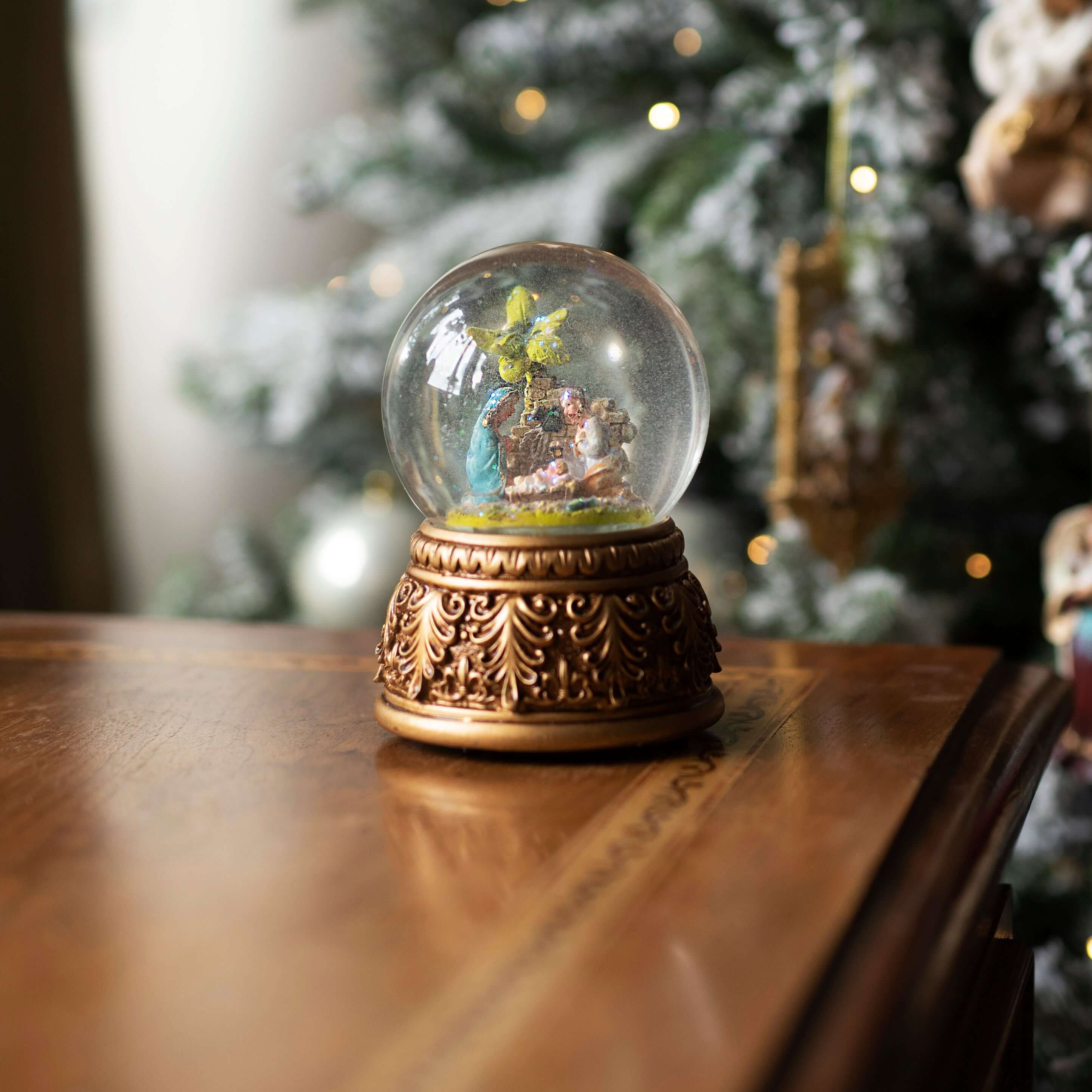 NATIVITY SCENE - MUSICAL SNOW GLOBE - Image 2