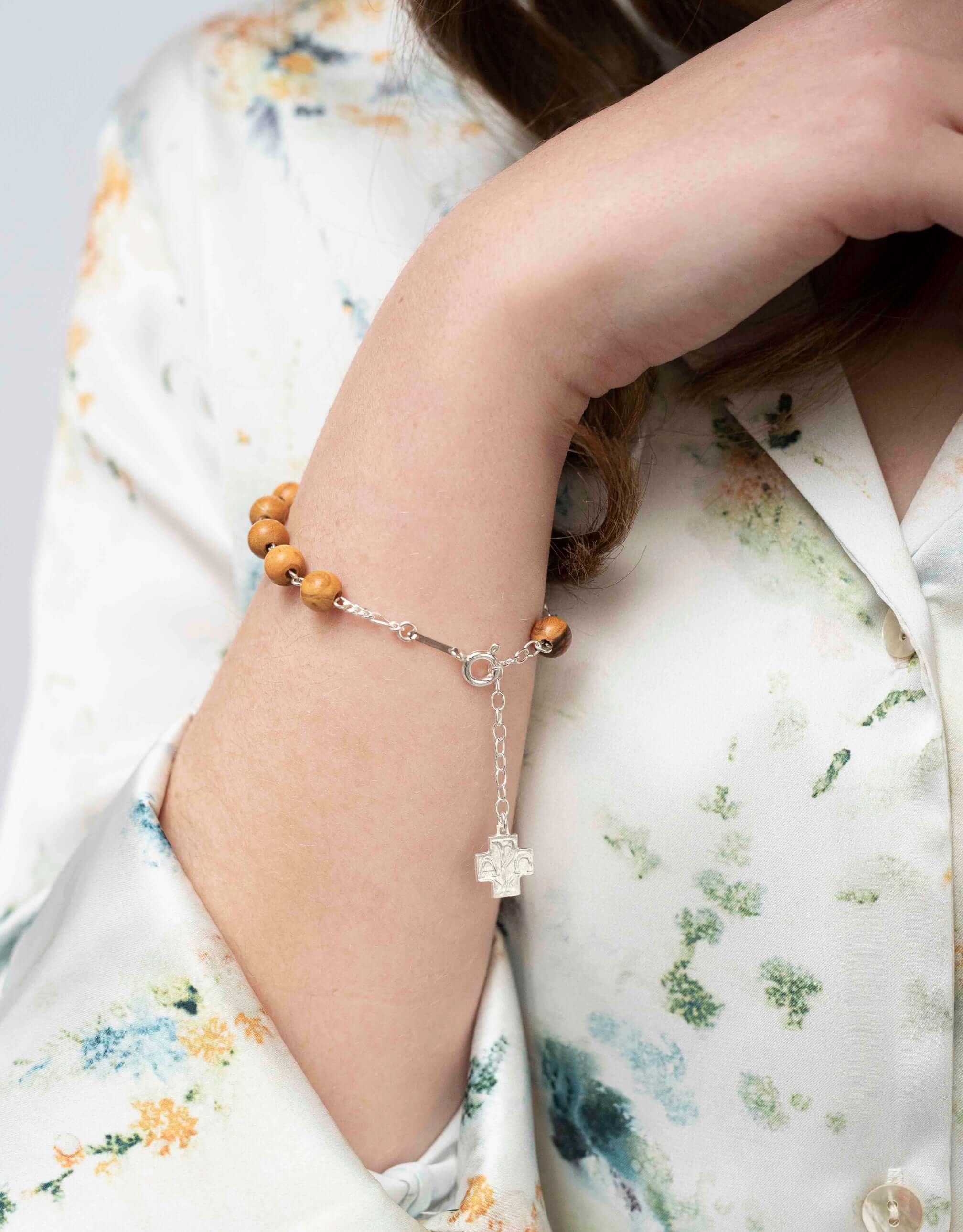 OLIVE WOOD BEADS ROSARY BRACELET - SILVER - Image 3