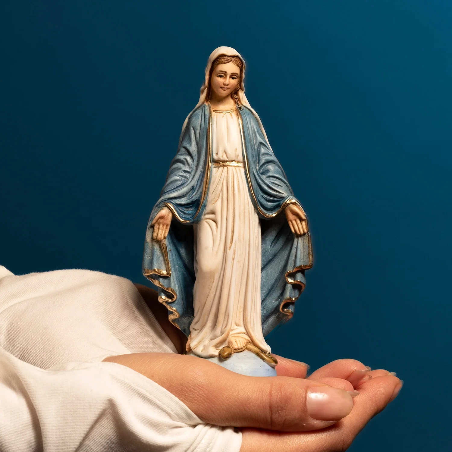 OUR LADY OF GRACE - STATUE - RESIN - Image 2