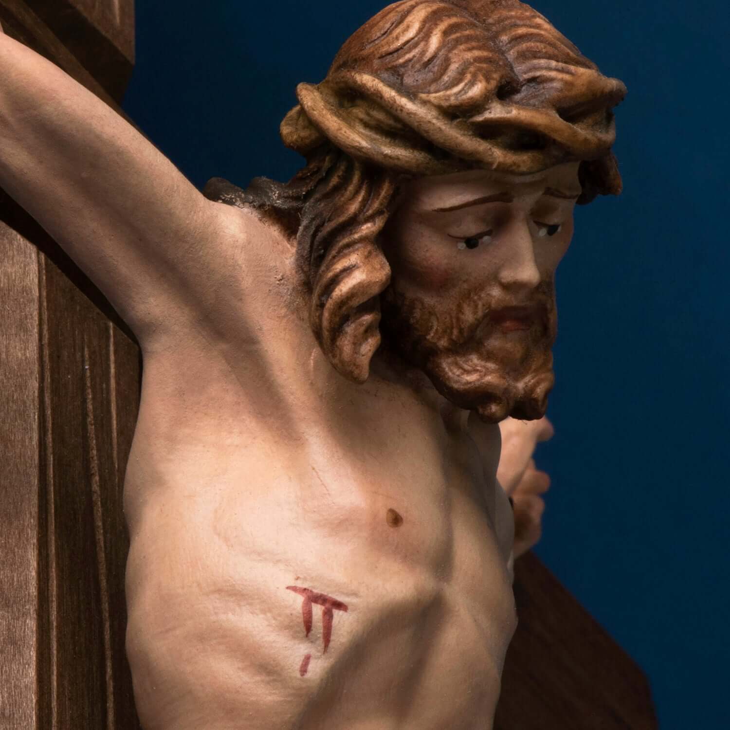 RED DRAPE STANDING CRUCIFIX - WOOD - Image 3